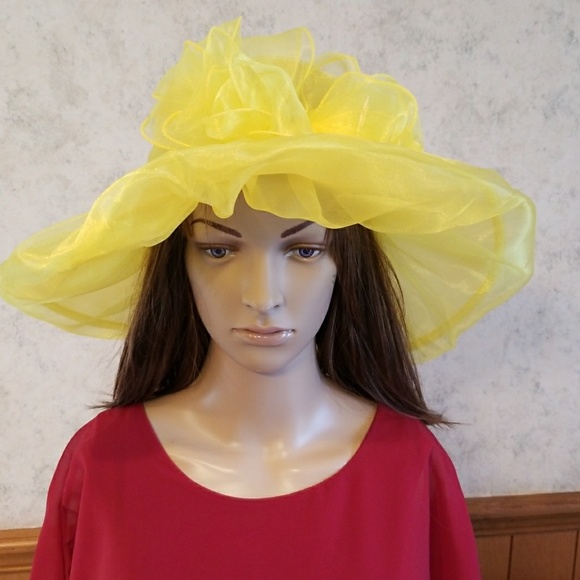 **Sold **Beautiful yellow hat - Picture 6 of 8